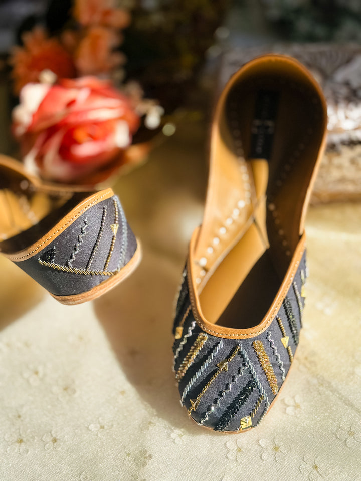 Citylight Black Jutti Flats