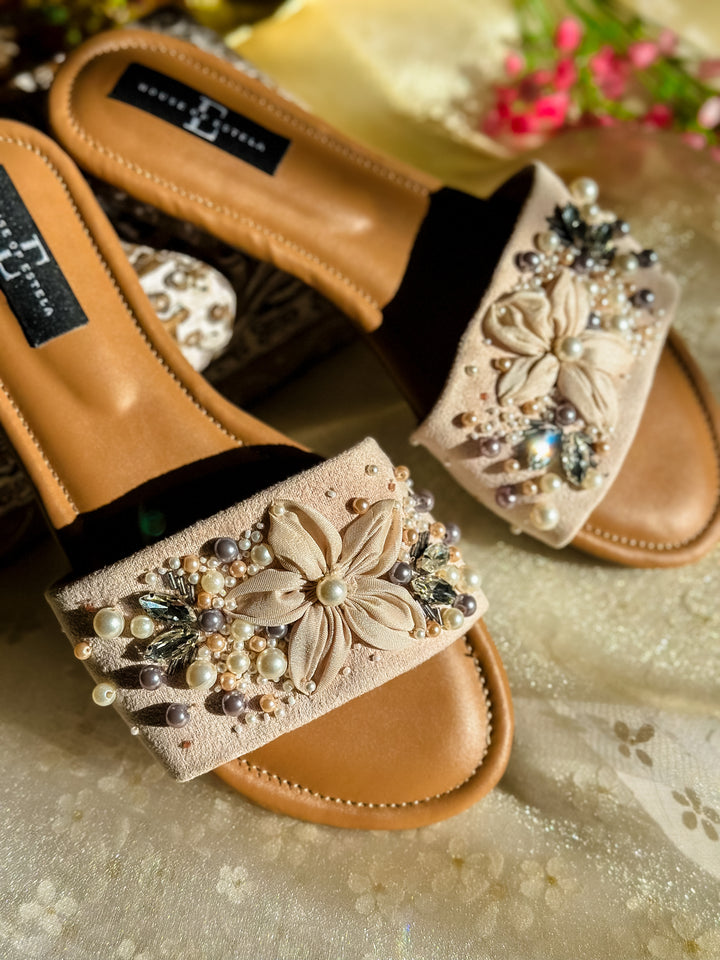 Wild flower Pastel Brown Flat