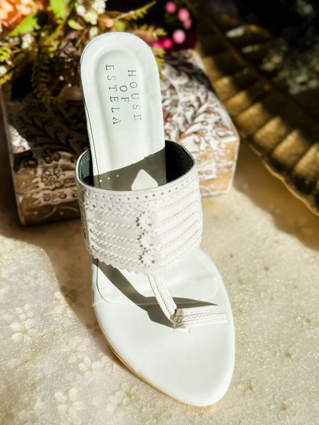 Chic White Kolhapuri Heel