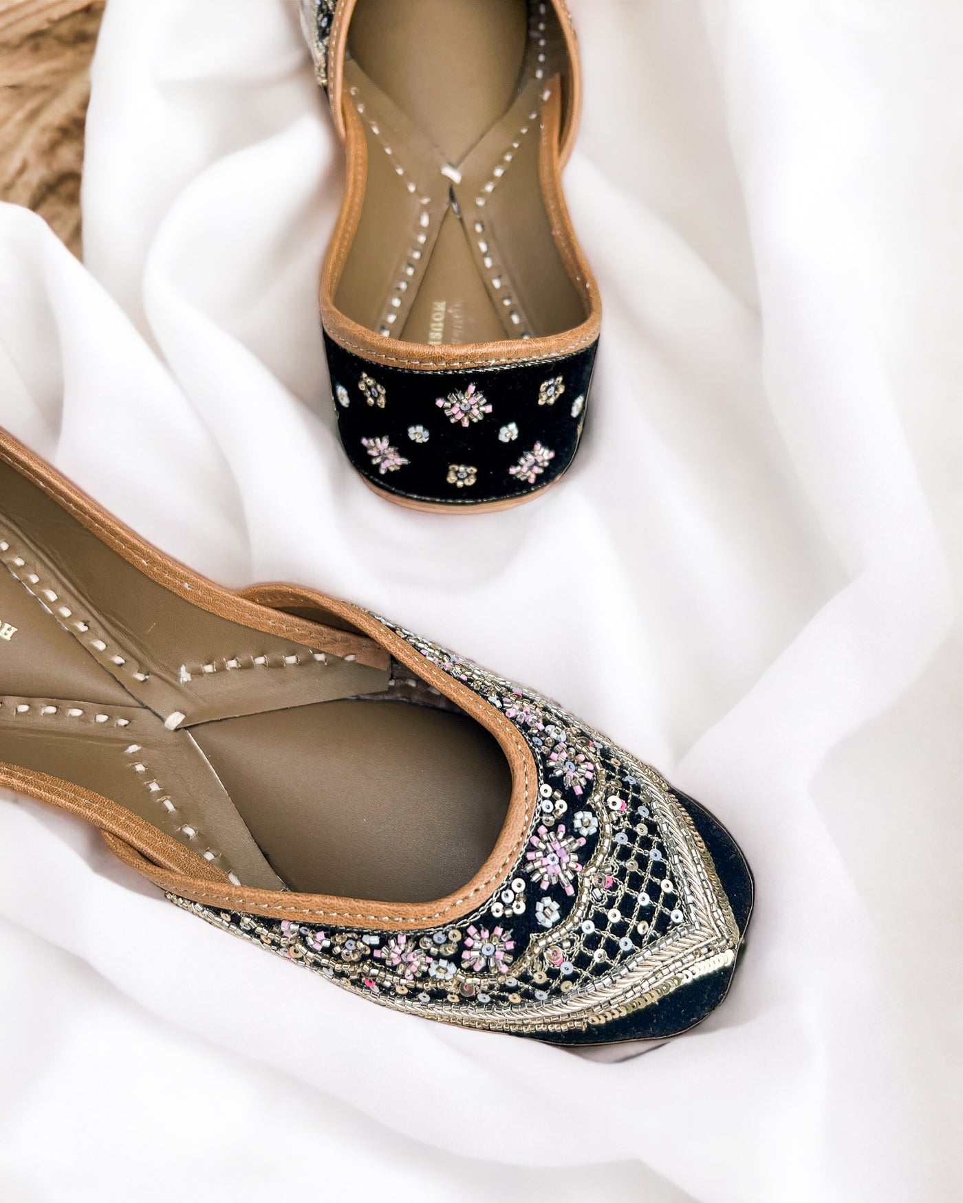 Midnight Elegance Black Velvet Jutti
