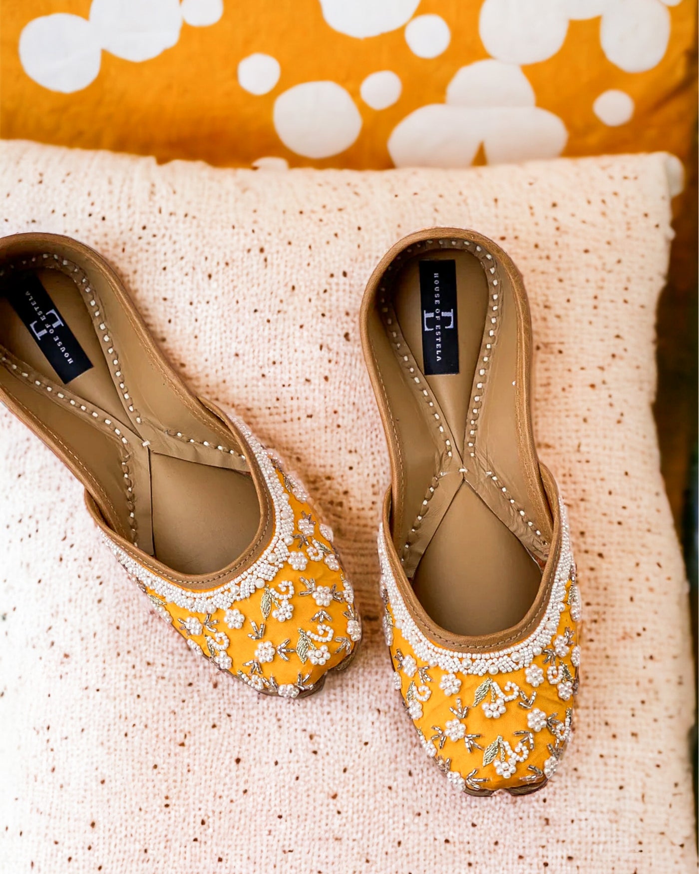 Flor Burnt Yellow Jutti