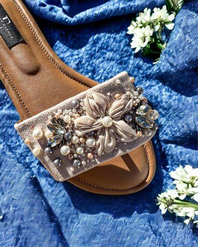 Wild flower Pastel Brown Flat